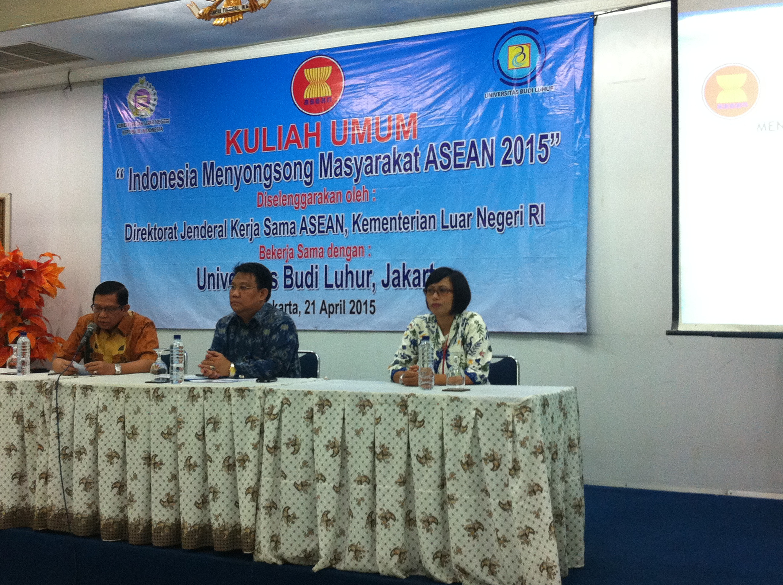 Seminar “Indonesia Menyongsong ASEAN Community 2015”