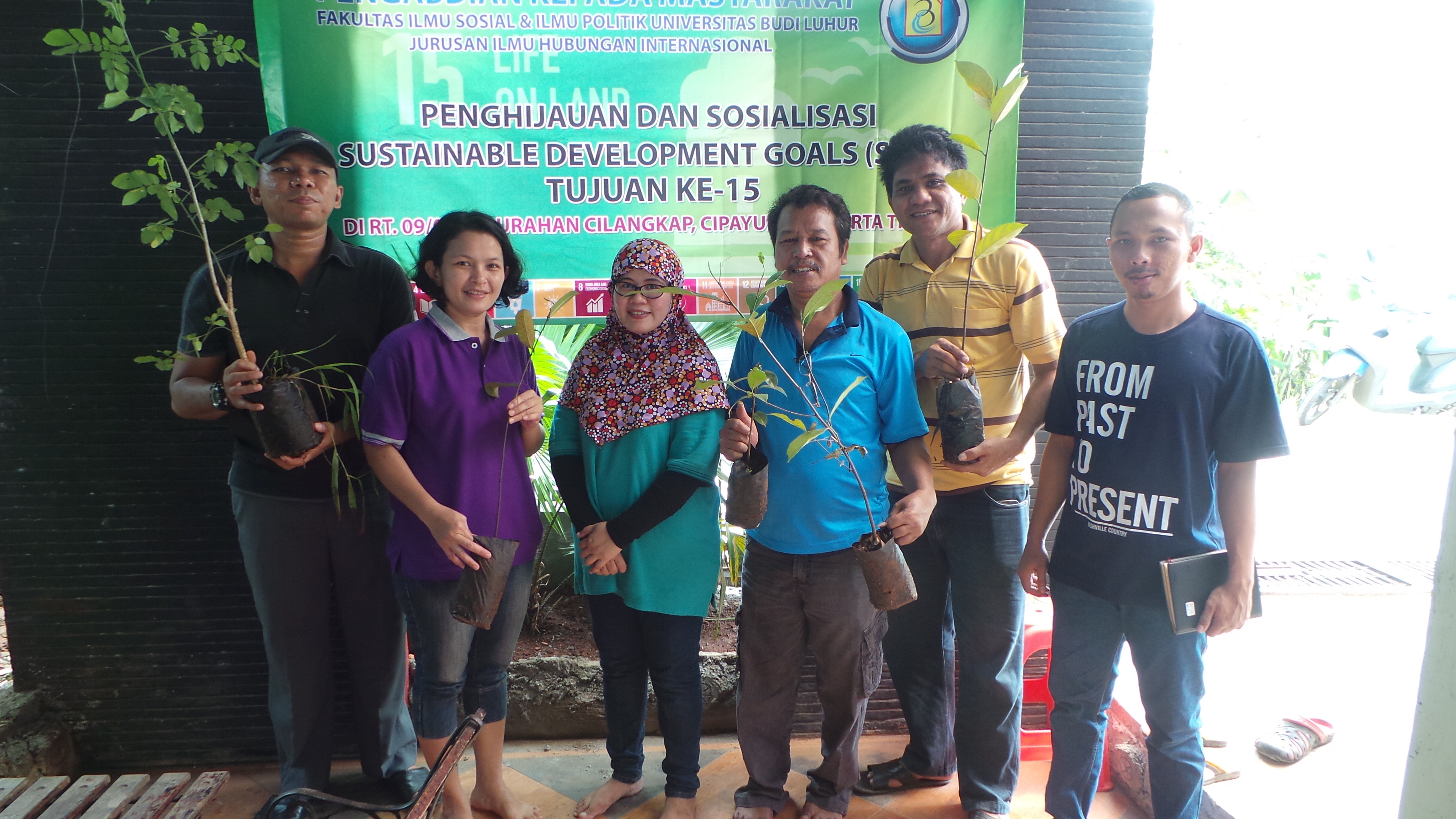 Penghijauan dan Sosialisasi Sustainable Development Goal (SDGs) Tujuan ke-15 di RT.09/03 Kelurahan Cilangkap, Kecamatan Cipayung, Jakarta Timur