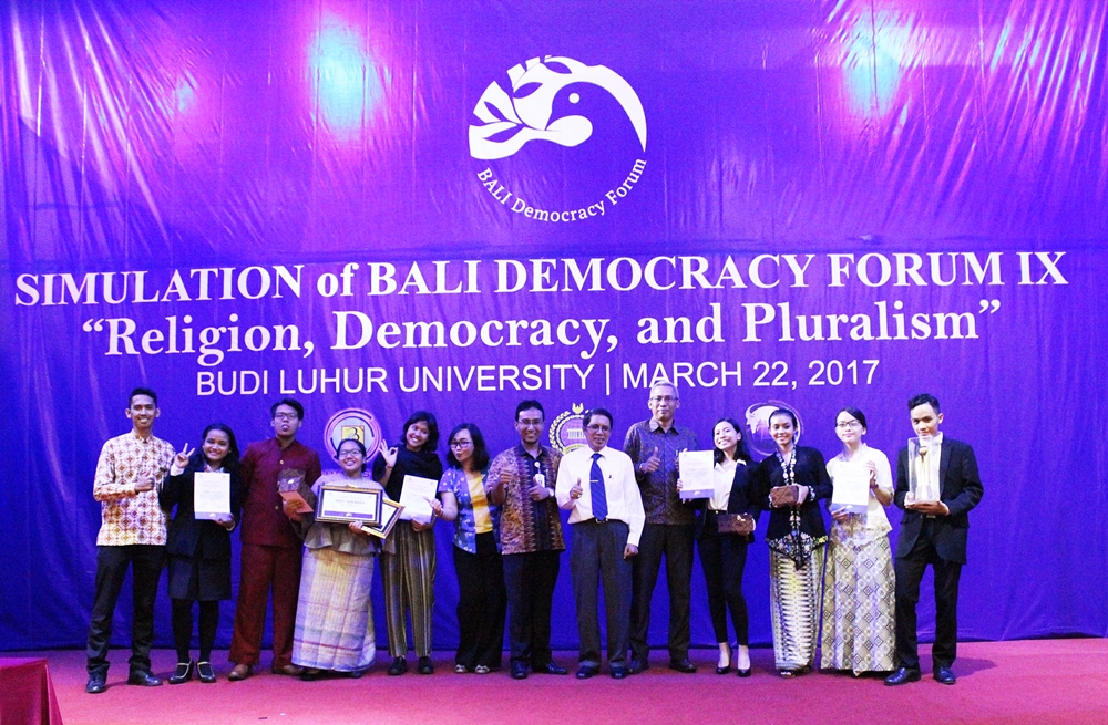 [:en]Junior Short Diplomatic Course 2017: Bali Democracy Forum IX: “Religion, Democracy and Pluralism”. [:]