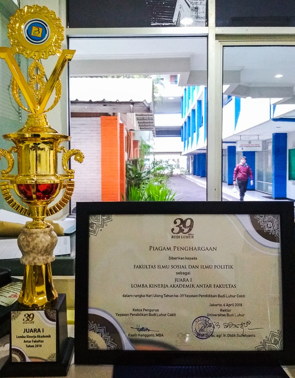 Selamat kepada Fakultas Ilmu Sosial & Ilmu Politik (FISIP) yang telah memenangi Juara I Lomba Kinerja Akademik Antar Fakultas di Universitas Budi Luhur periode tahun 2018